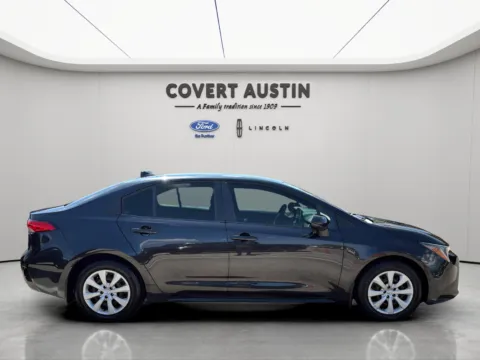 More photos of 2020 Toyota Corolla LE at Covert Ford Lincoln, TX