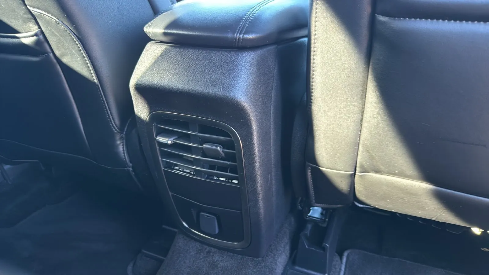 Lincoln MKC photo 24