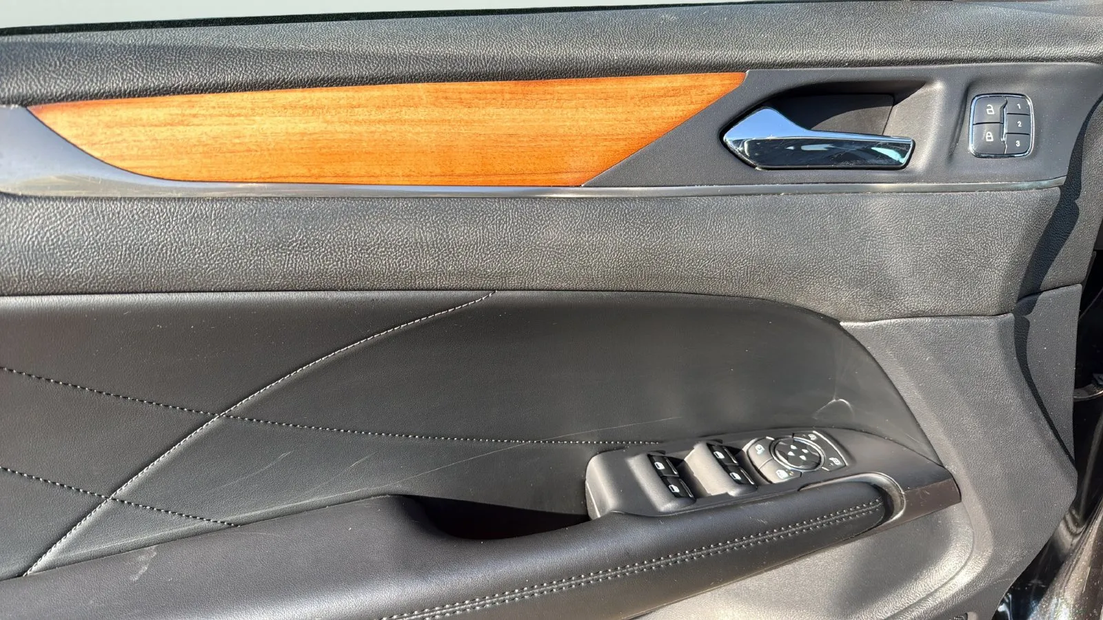 Lincoln MKC photo 8