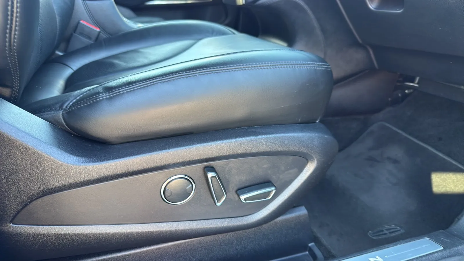 Lincoln MKC photo 21