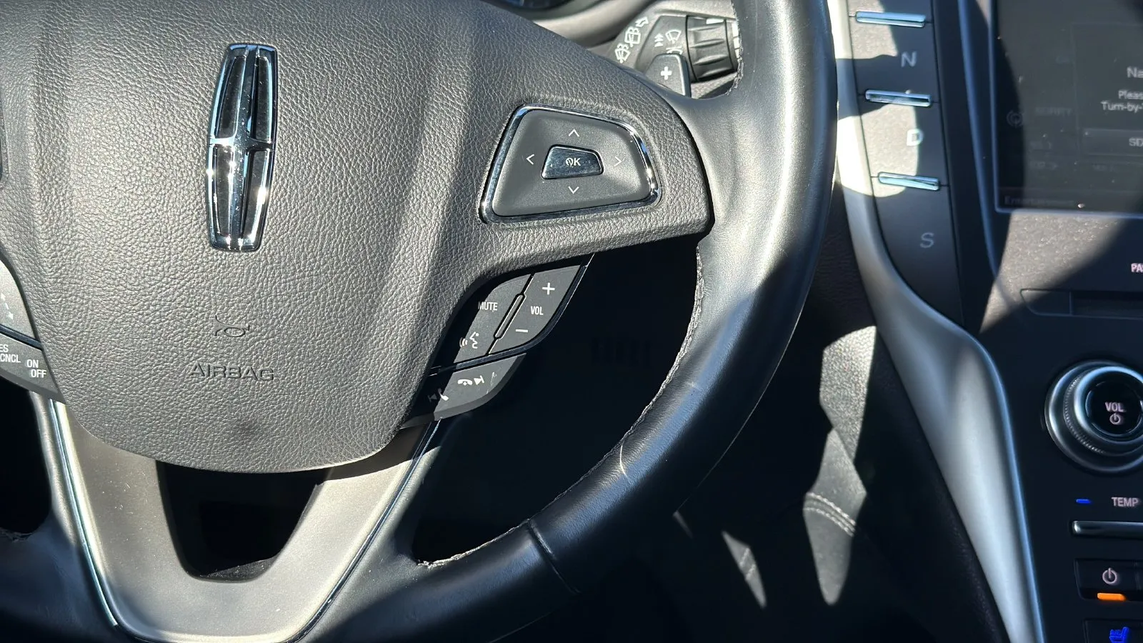 Lincoln MKC photo 12