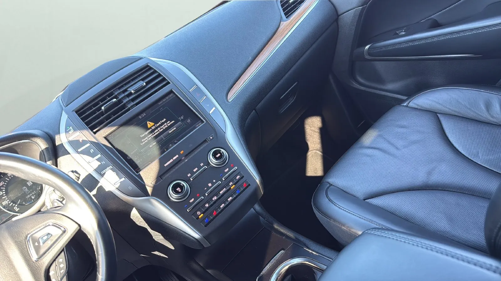 Lincoln MKC photo 17
