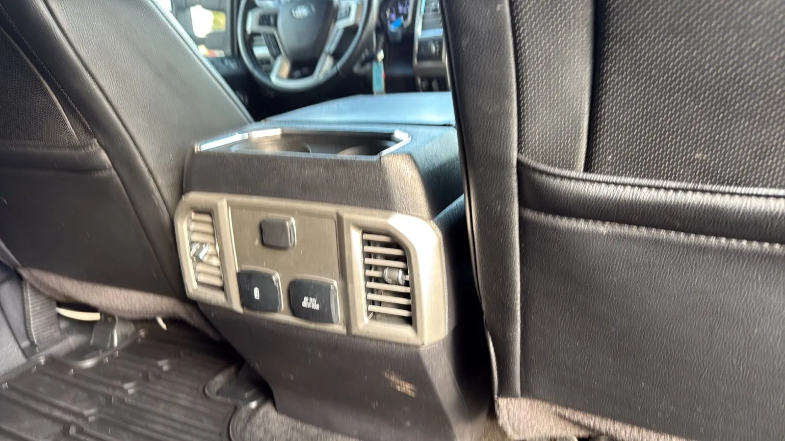 Ford F-250SD photo 26