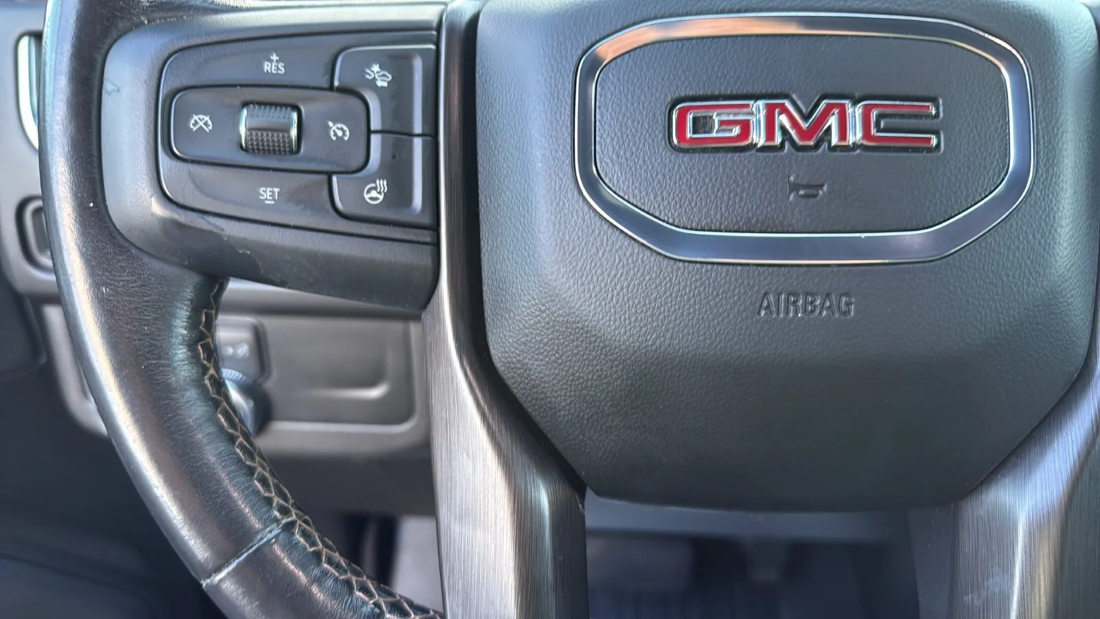 GMC Yukon photo 16