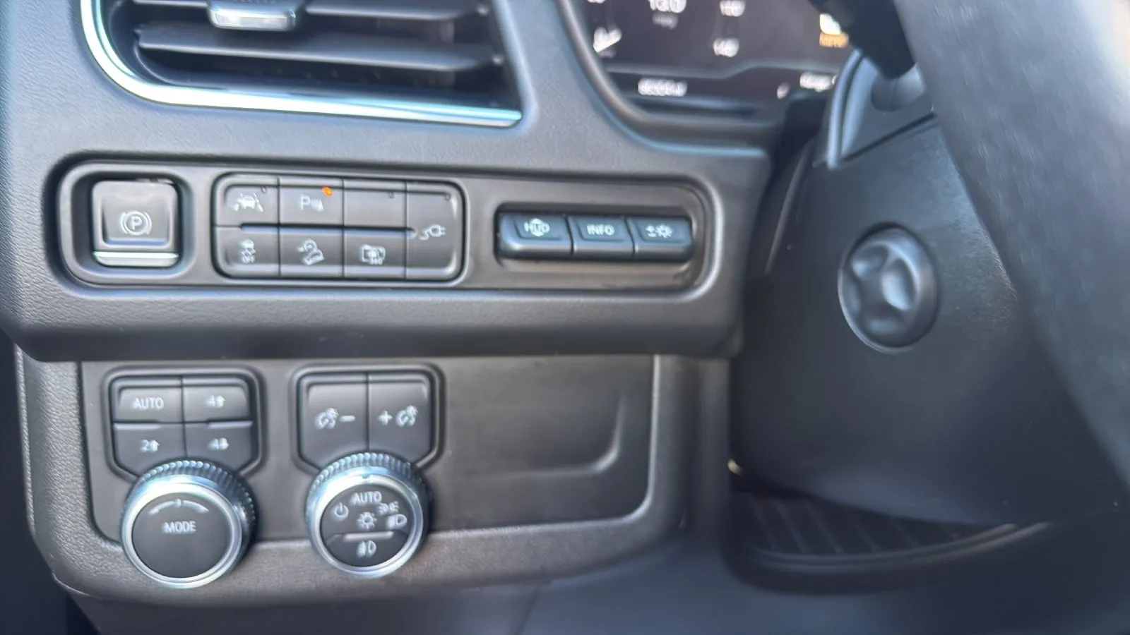 GMC Yukon photo 17