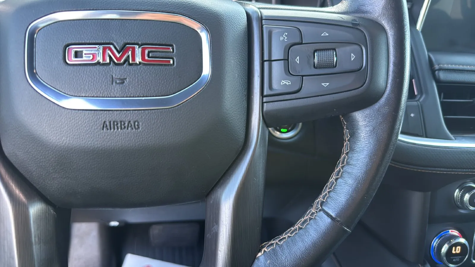 GMC Yukon photo 15