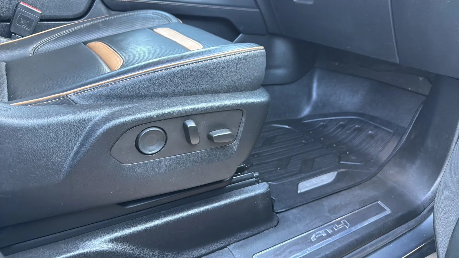 GMC Yukon photo 24
