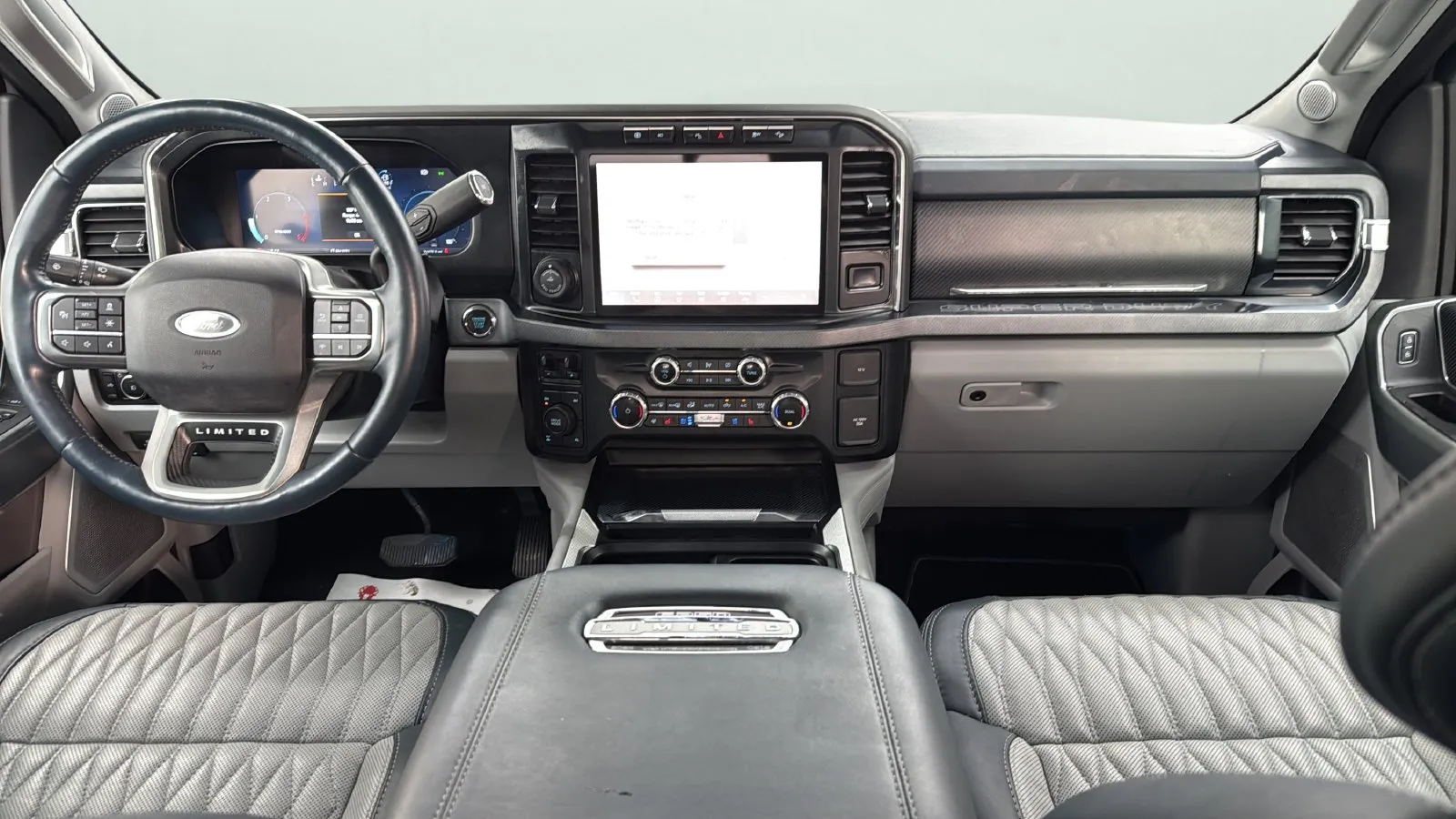 Ford F-250SD photo 21