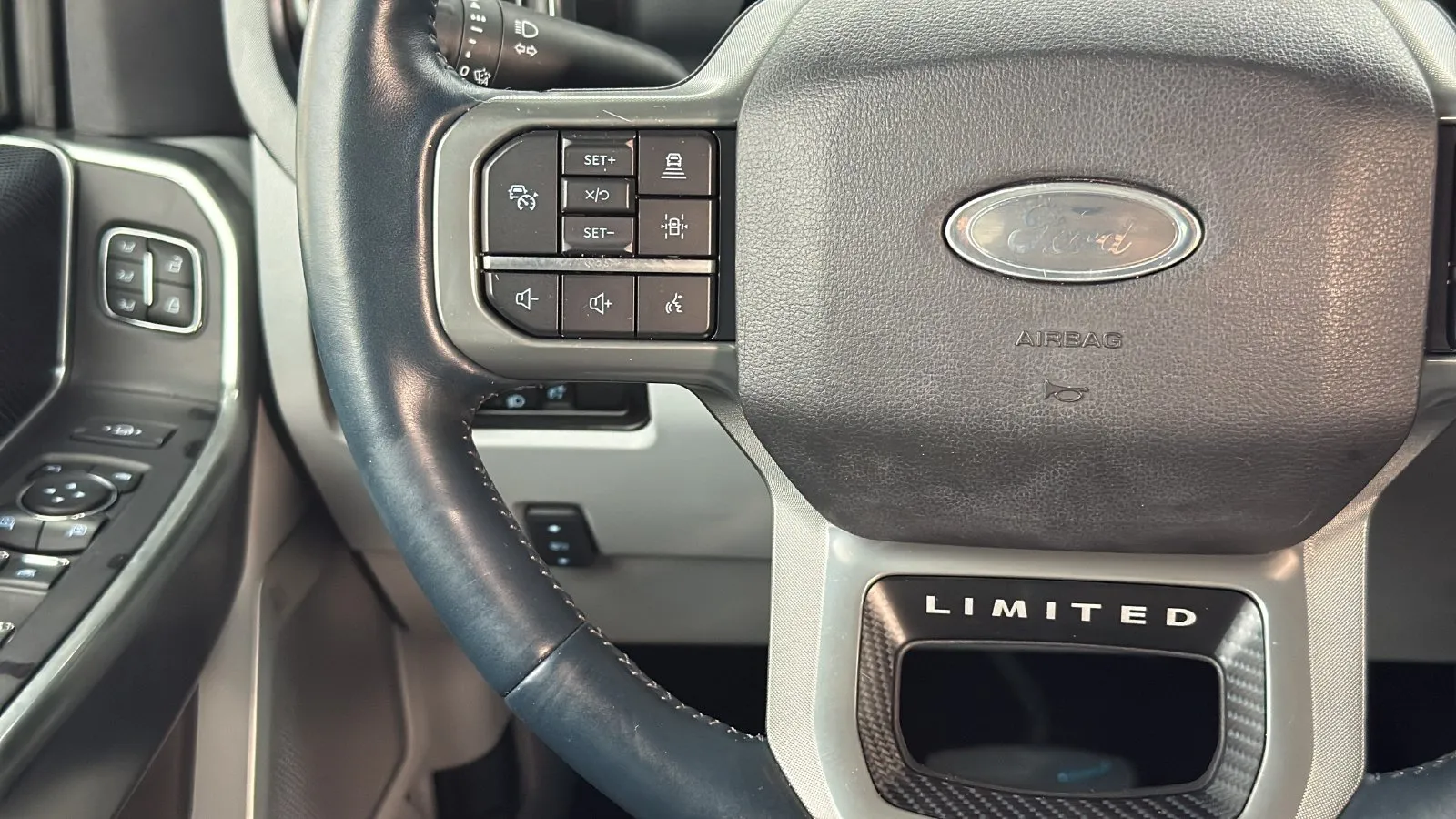 Ford F-250SD photo 16