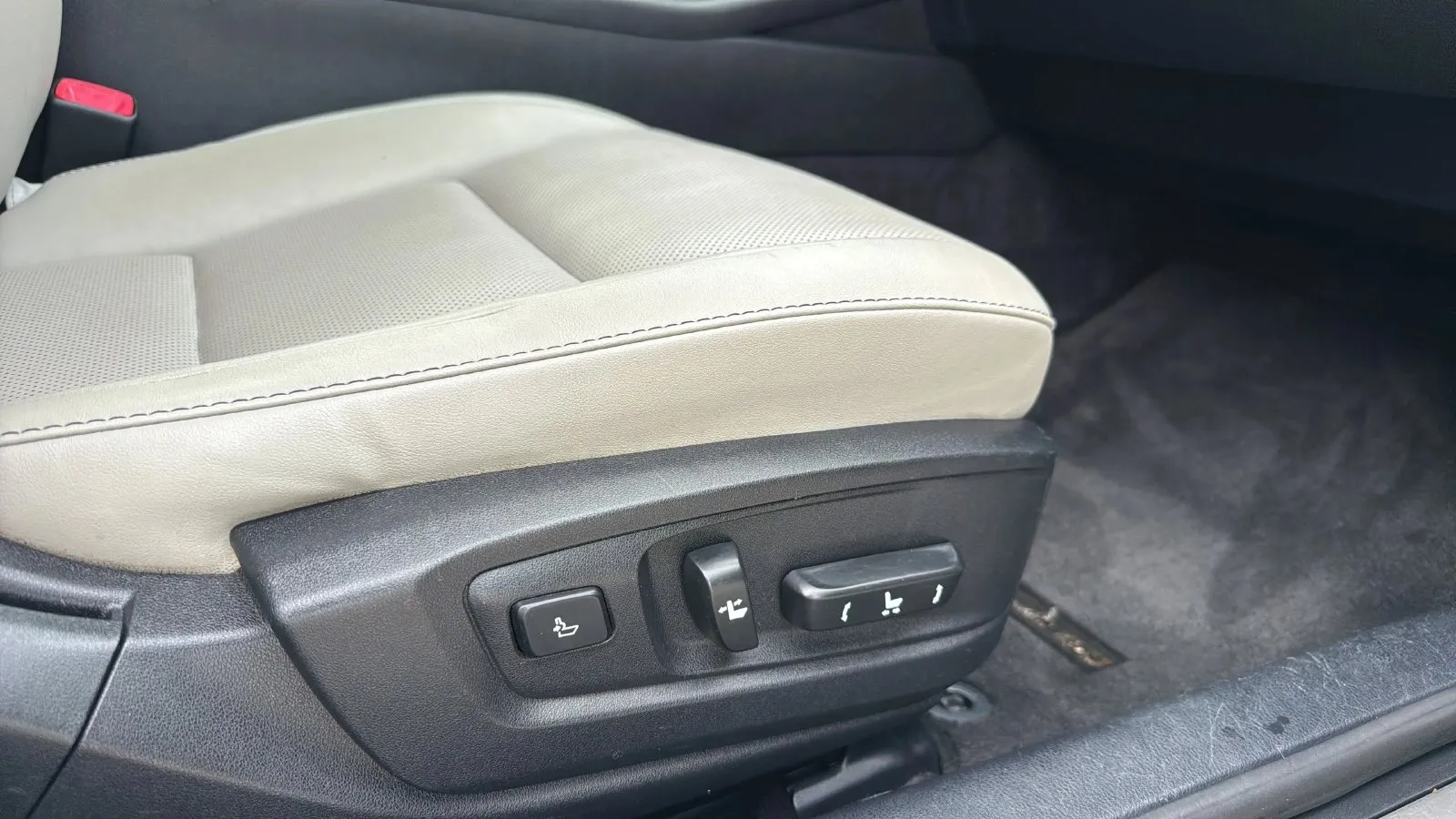 Lexus ES photo 24