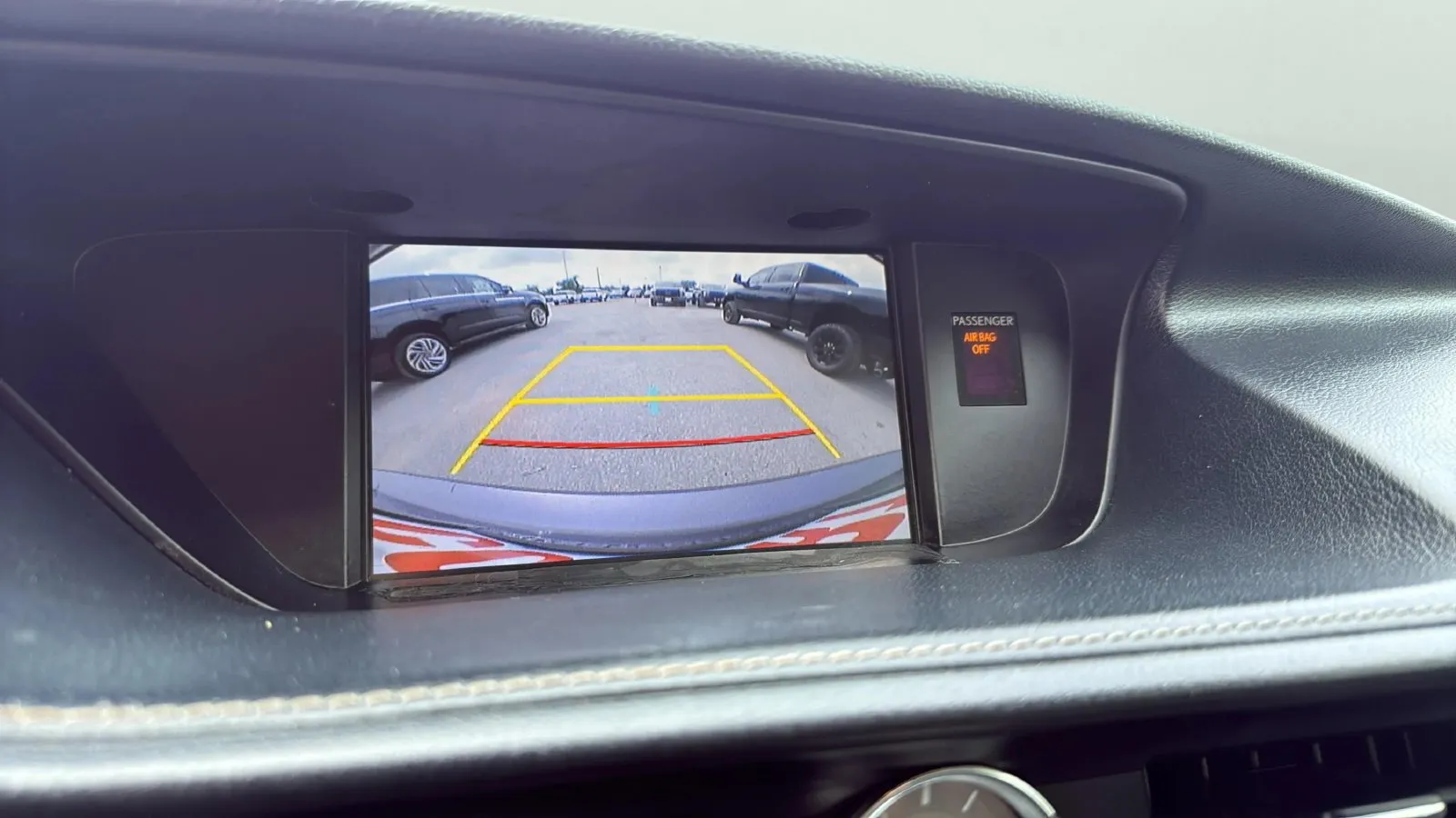 Lexus ES photo 22