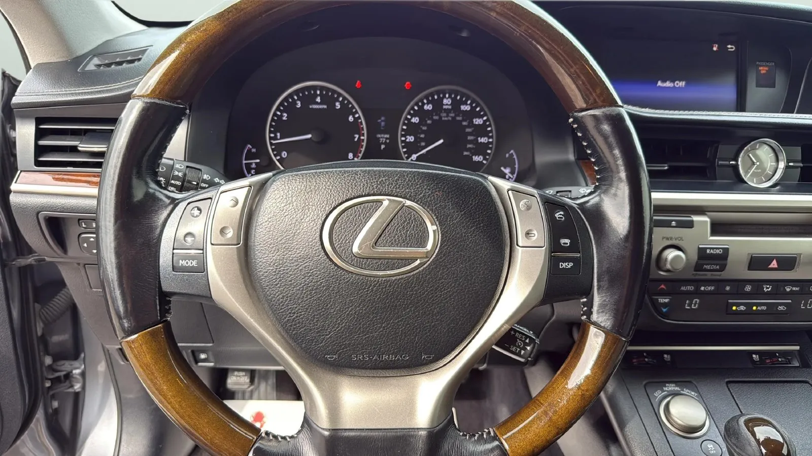 Lexus ES photo 16