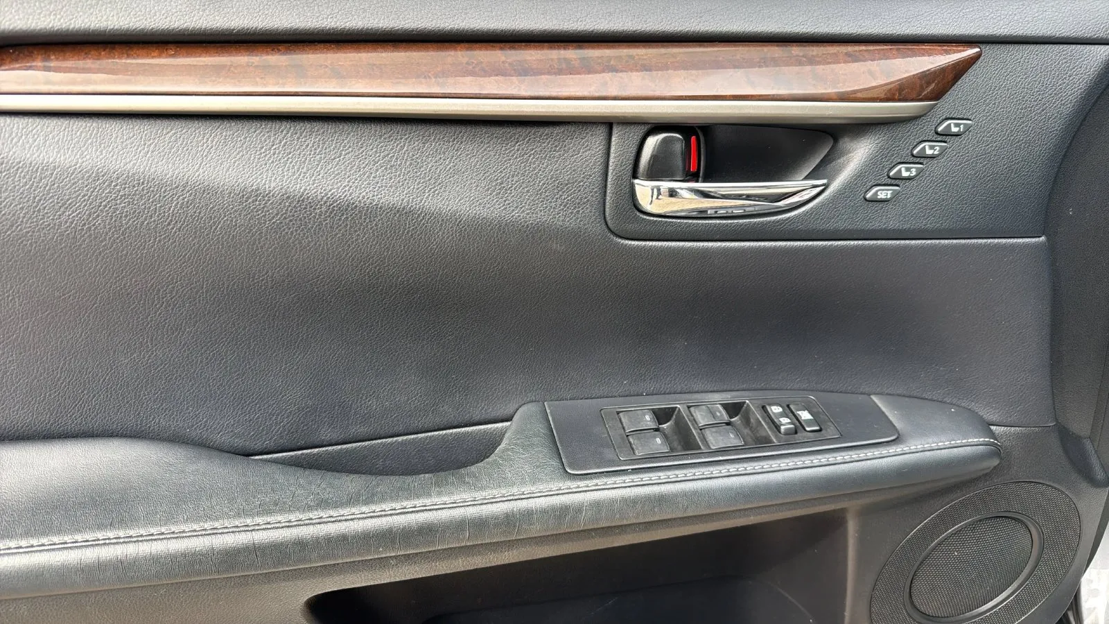 Lexus ES photo 10