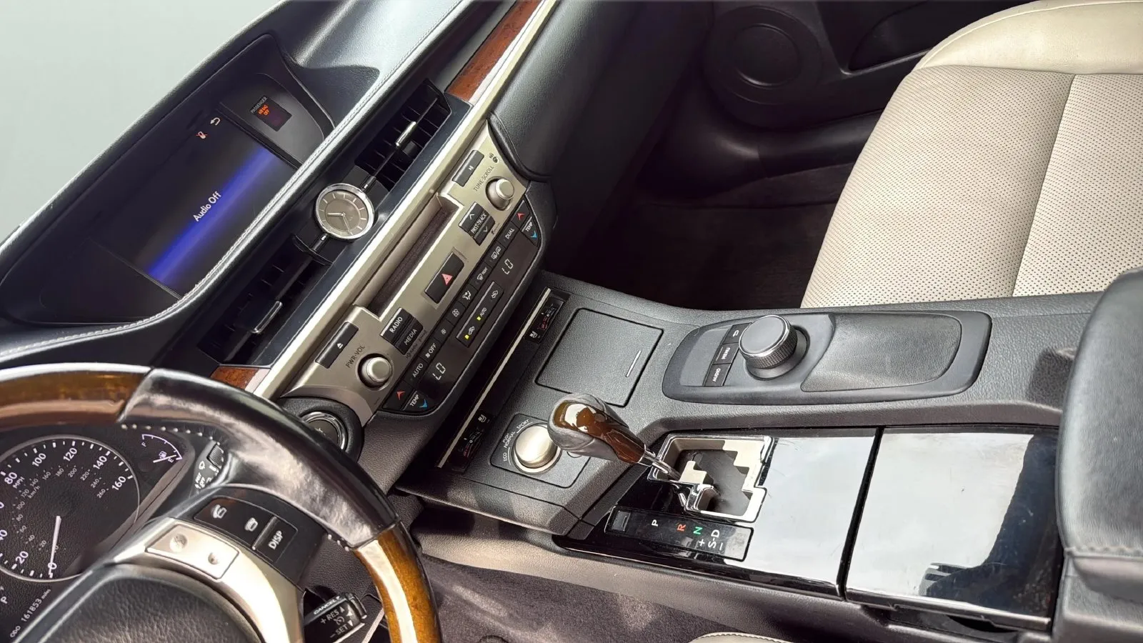 Lexus ES photo 20