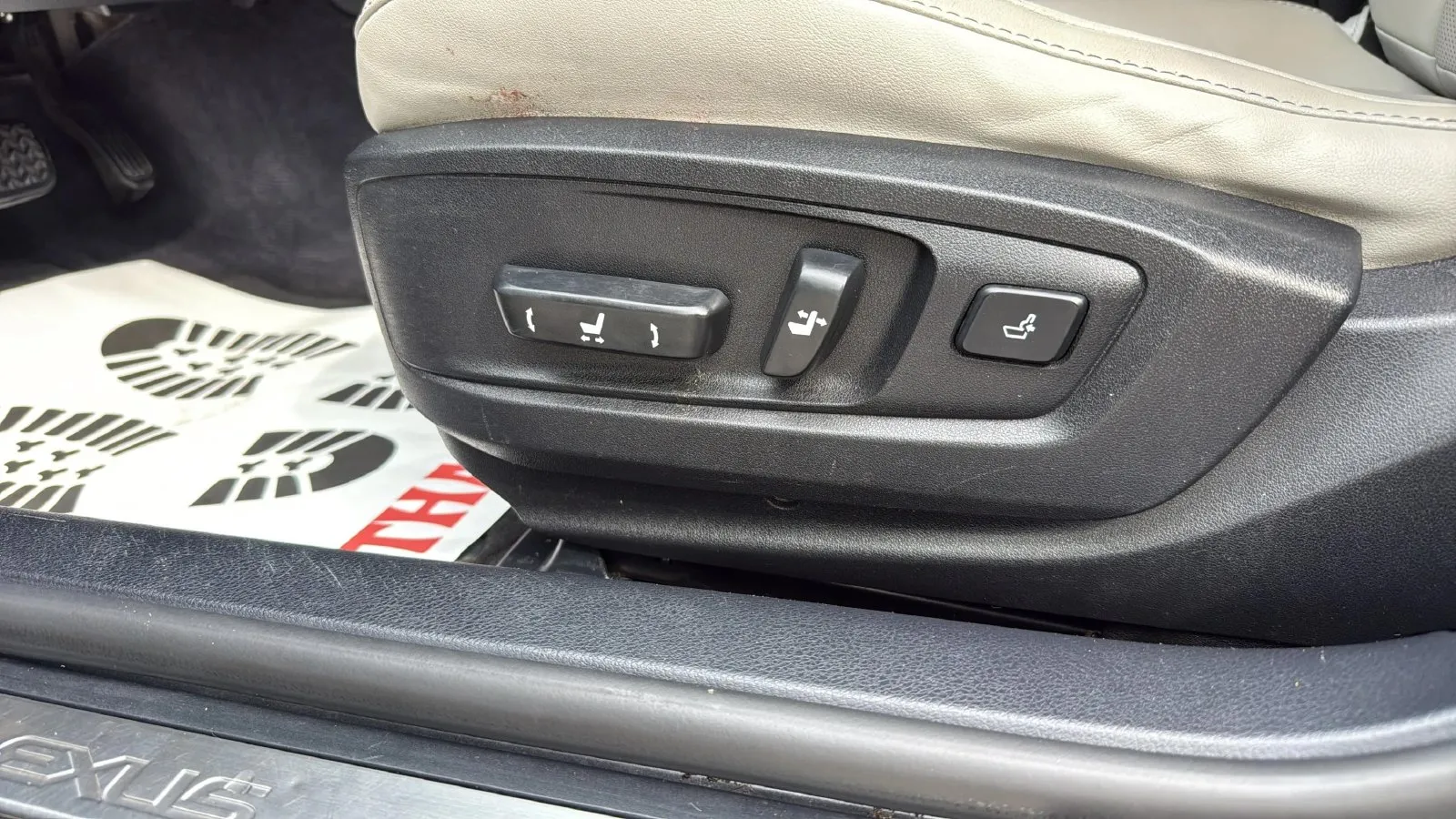 Lexus ES photo 11