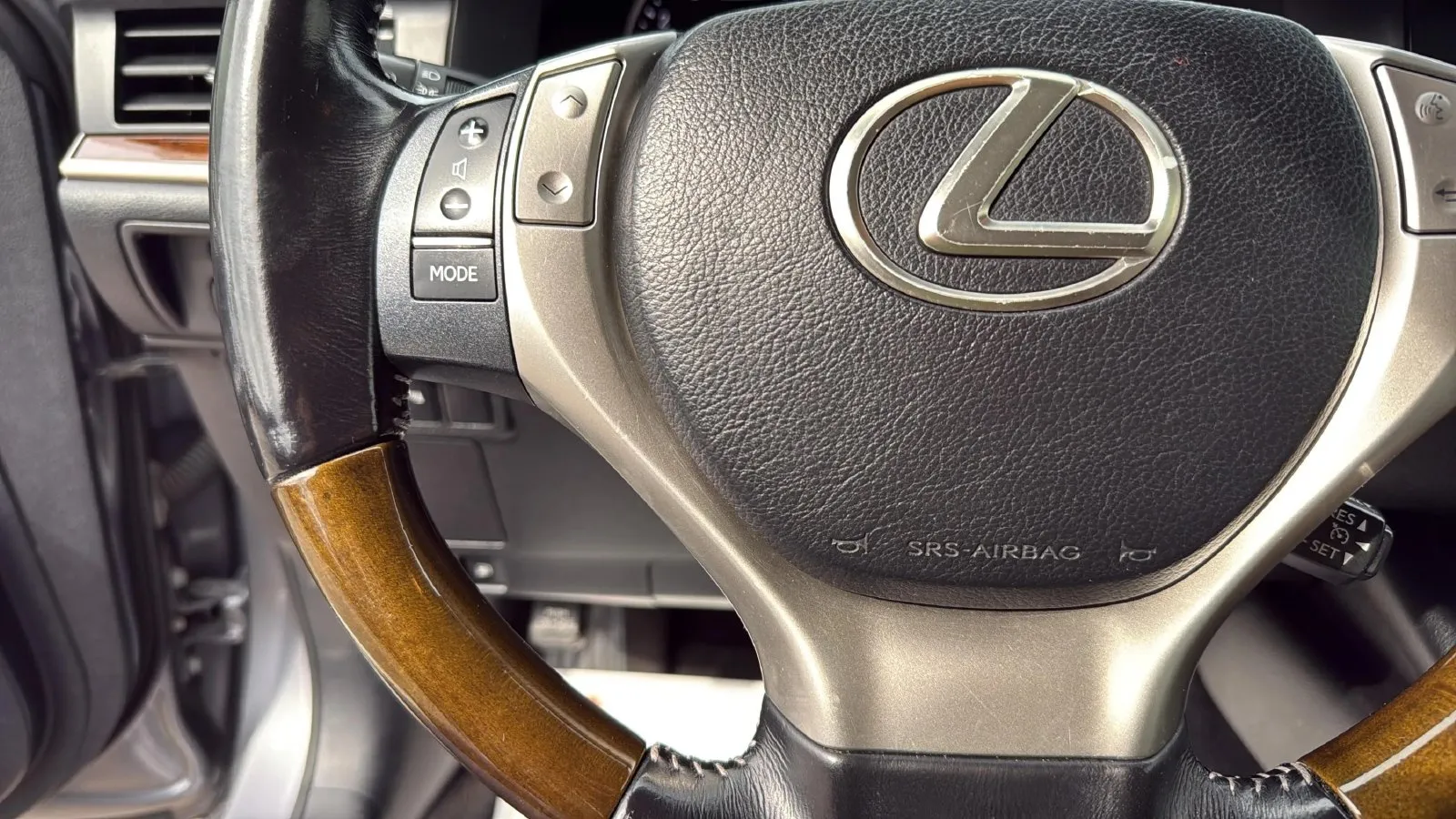 Lexus ES photo 14