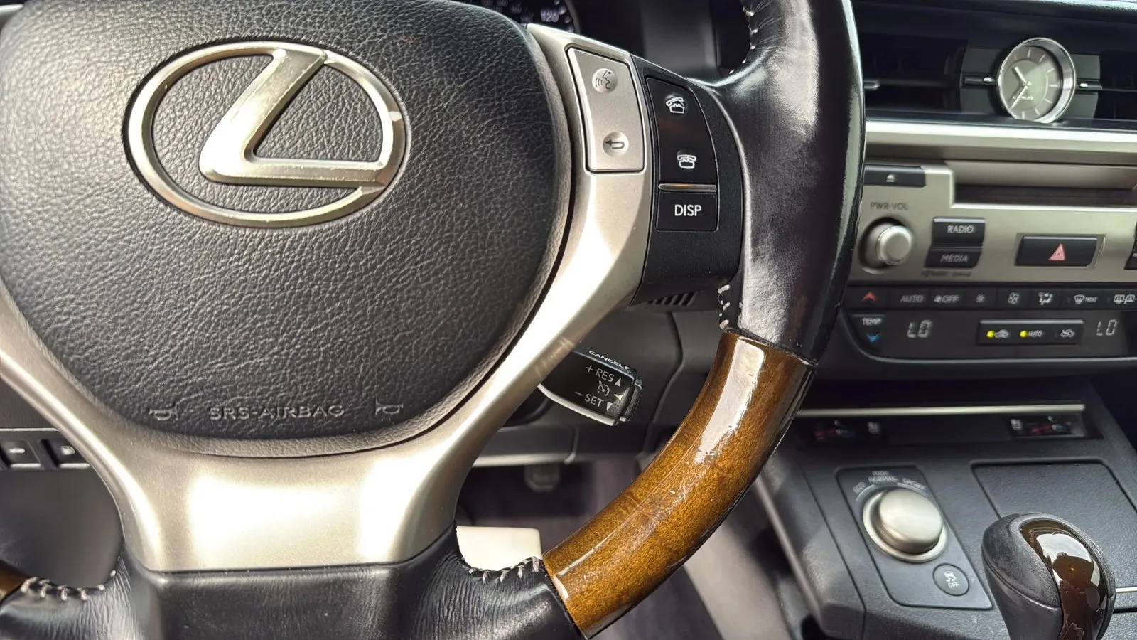 Lexus ES photo 15