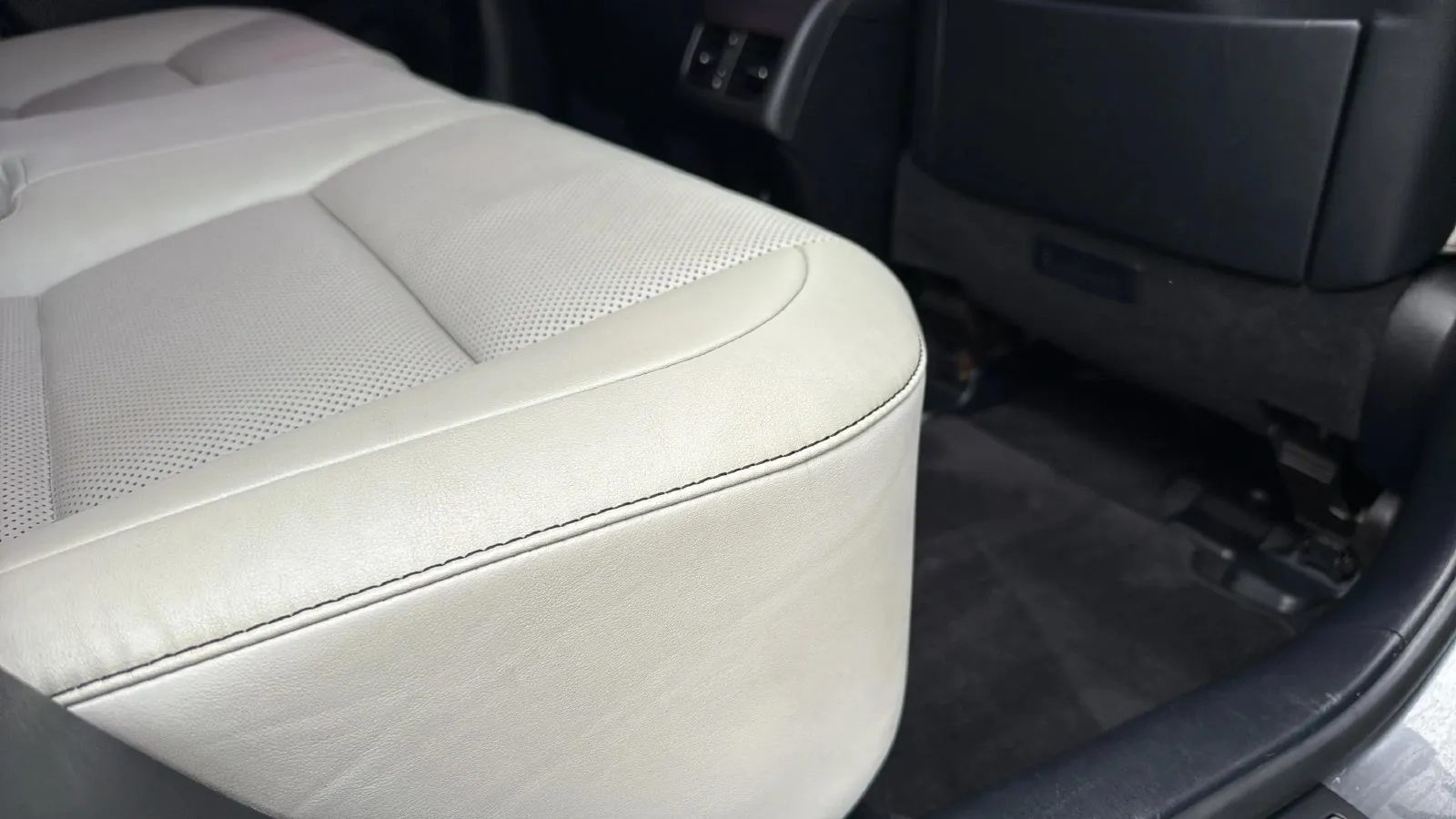 Lexus ES photo 23