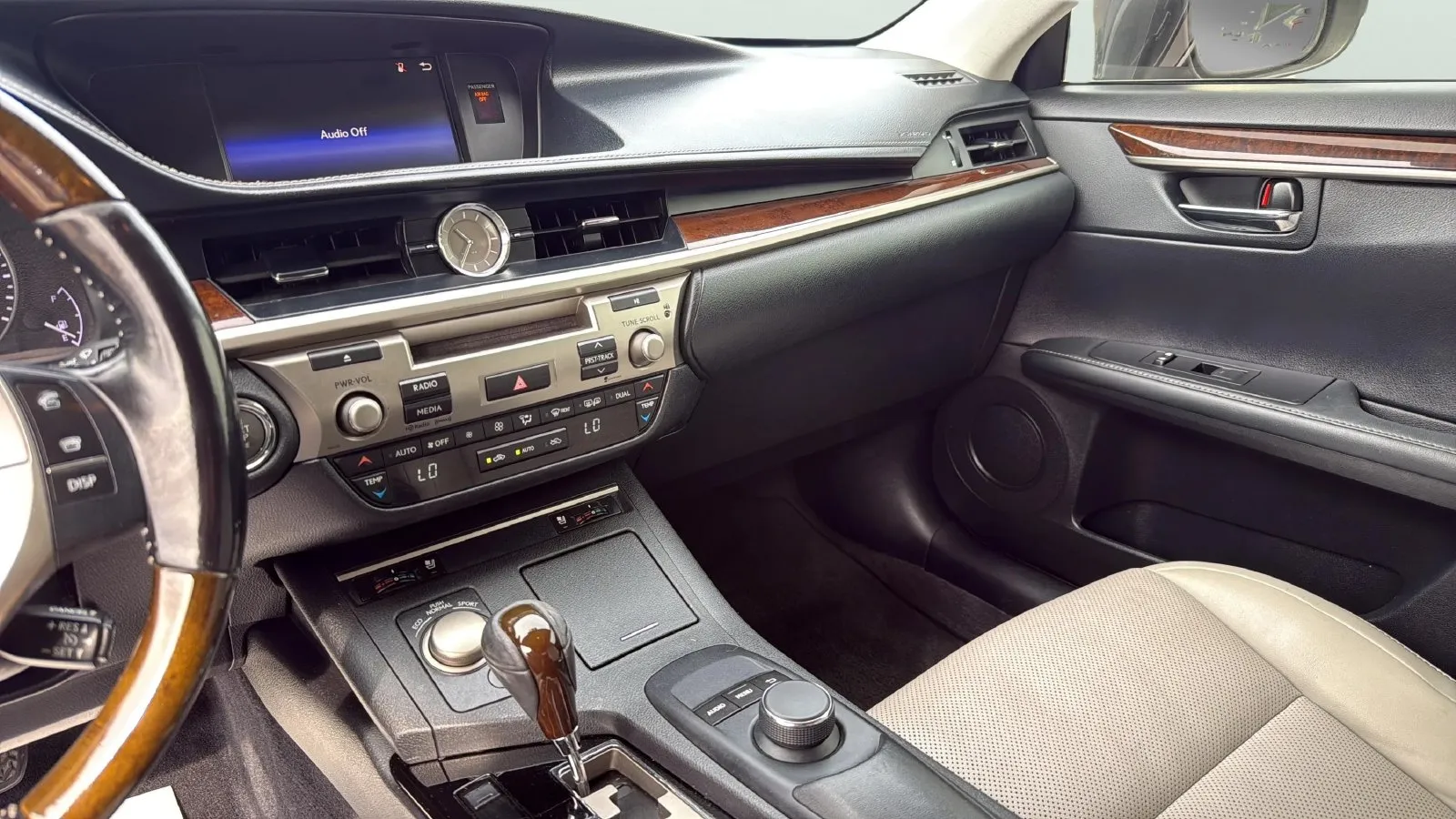 Lexus ES photo 21