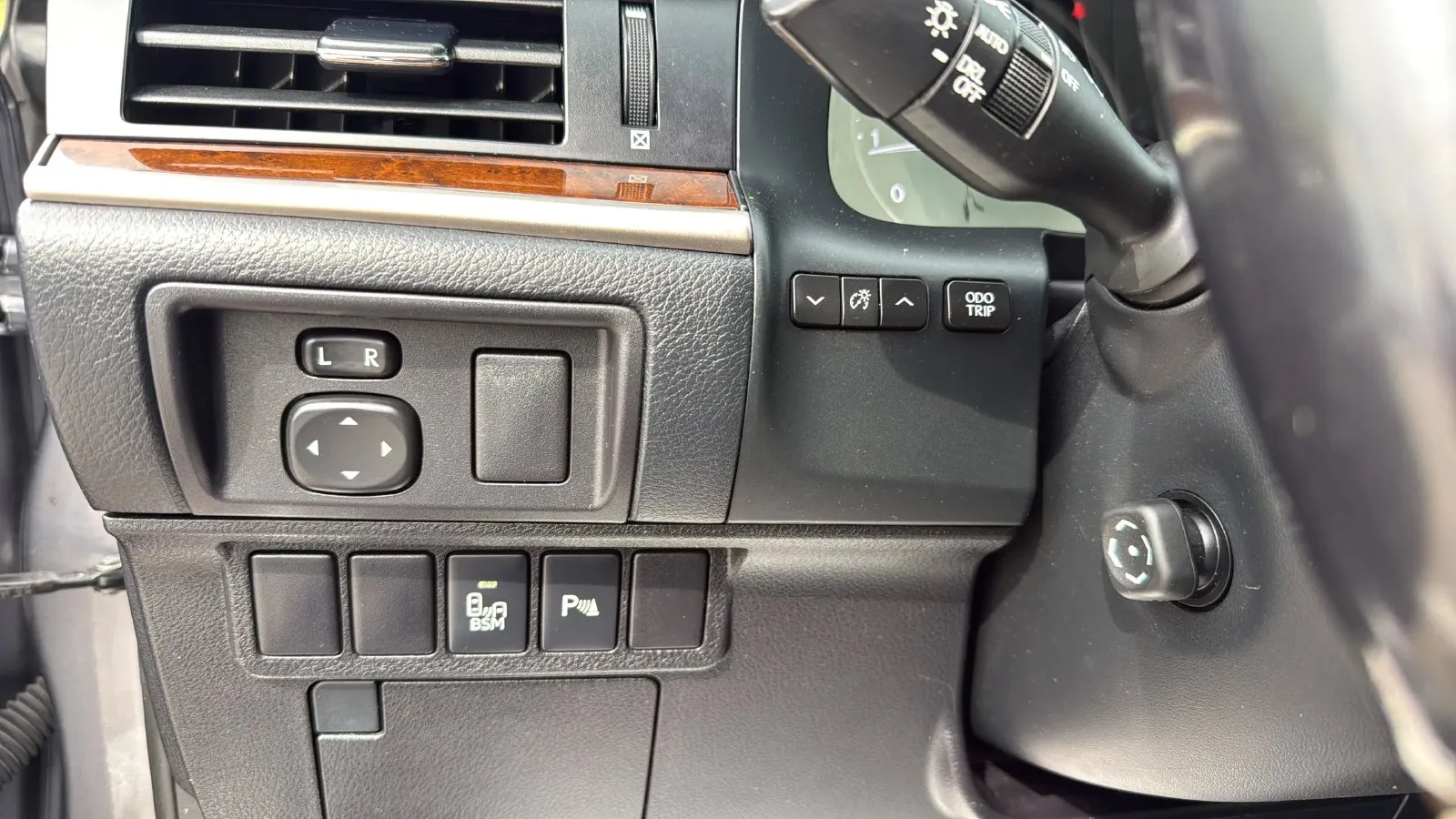 Lexus ES photo 13