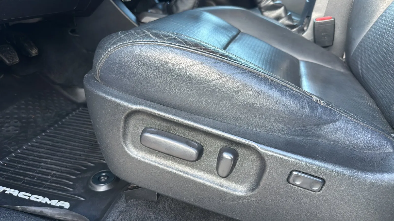 Toyota Tacoma photo 10