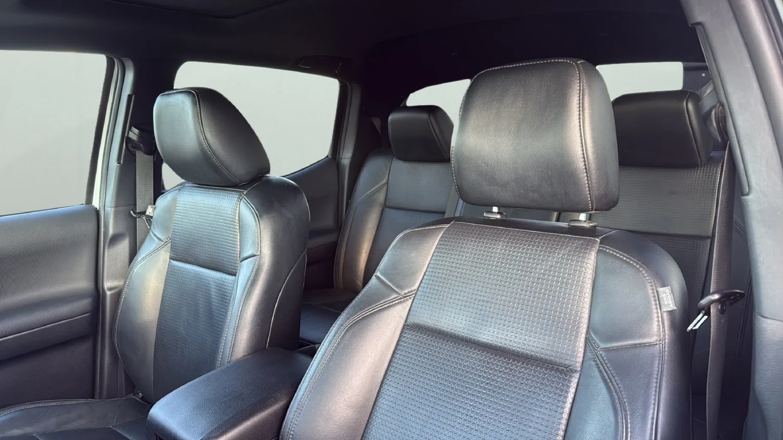 Toyota Tacoma photo 9
