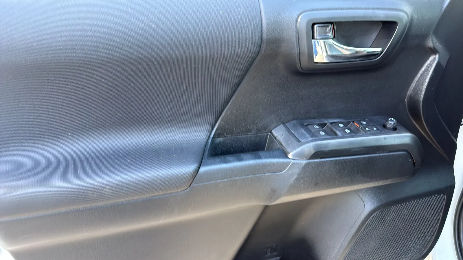 Toyota Tacoma photo 11