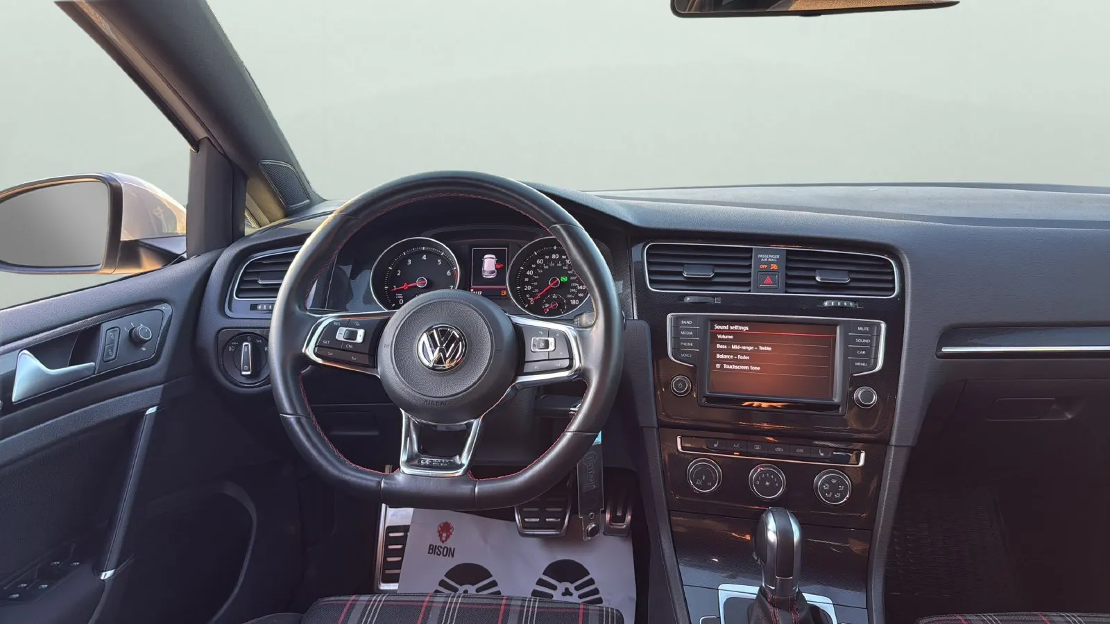 Volkswagen Golf GTI photo 12