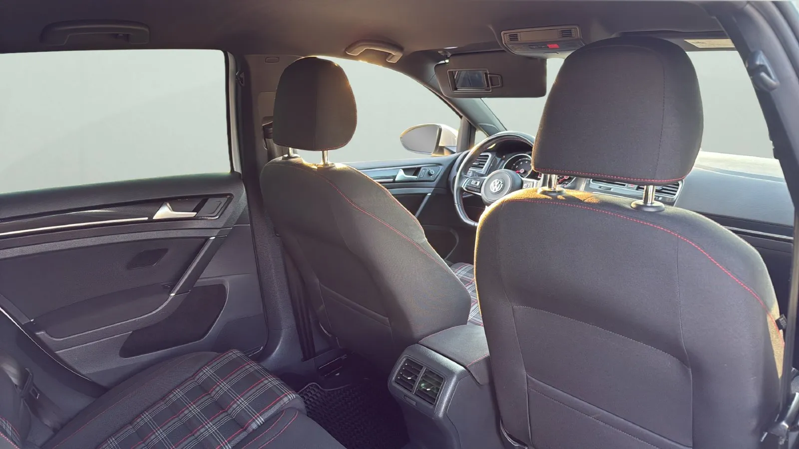 Volkswagen Golf GTI photo 28