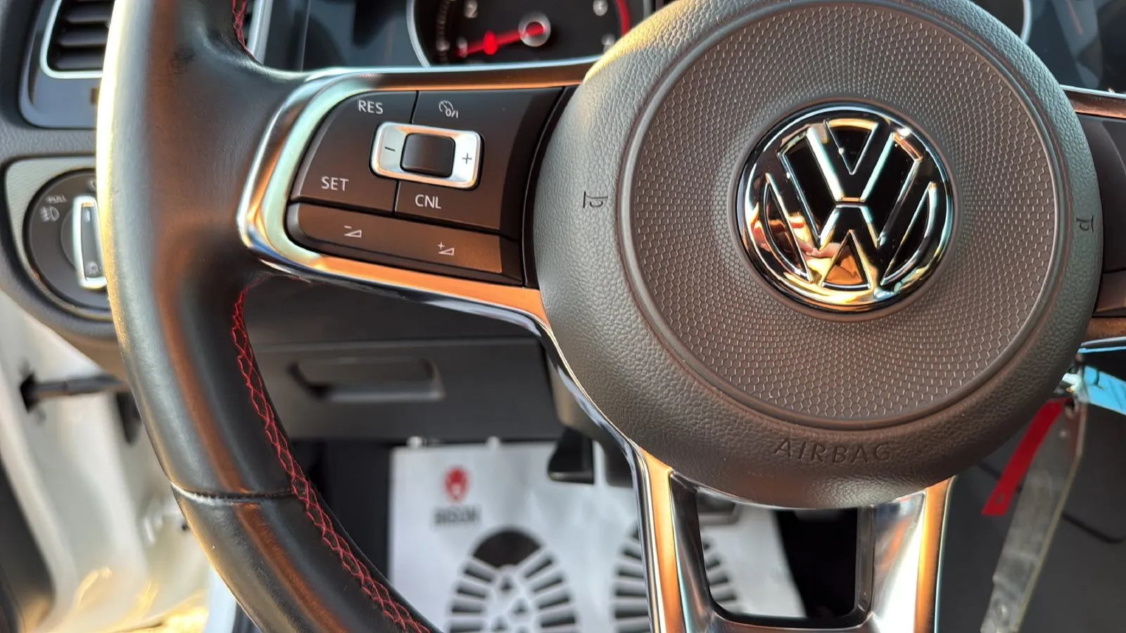 Volkswagen Golf GTI photo 16