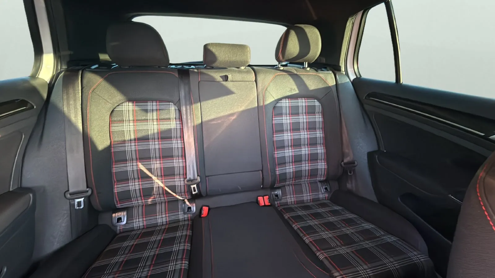 Volkswagen Golf GTI photo 25