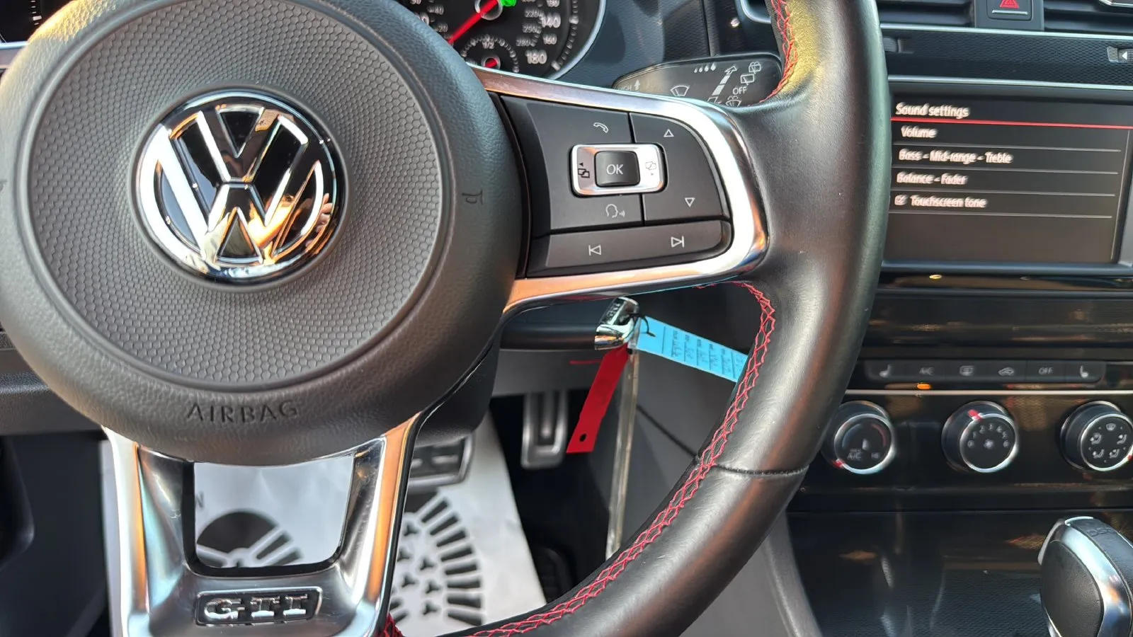 Volkswagen Golf GTI photo 15