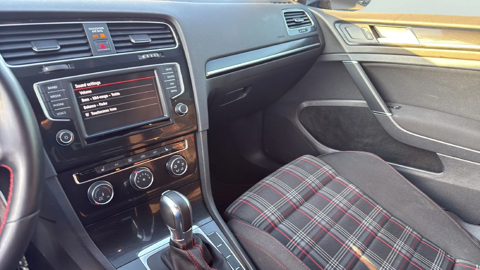 Volkswagen Golf GTI photo 19