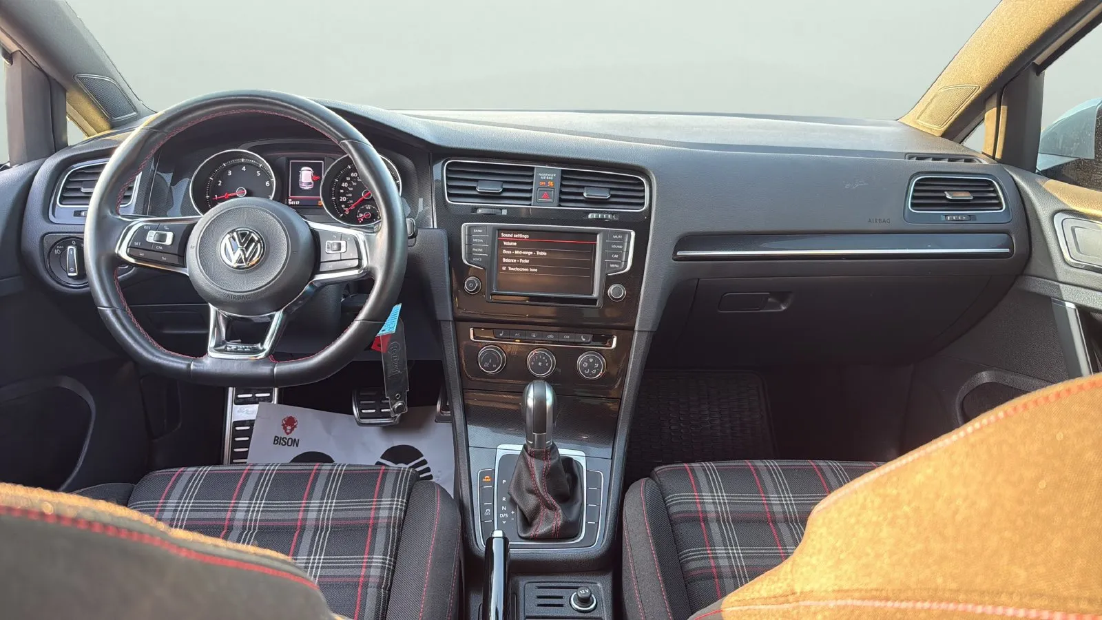 Volkswagen Golf GTI photo 21