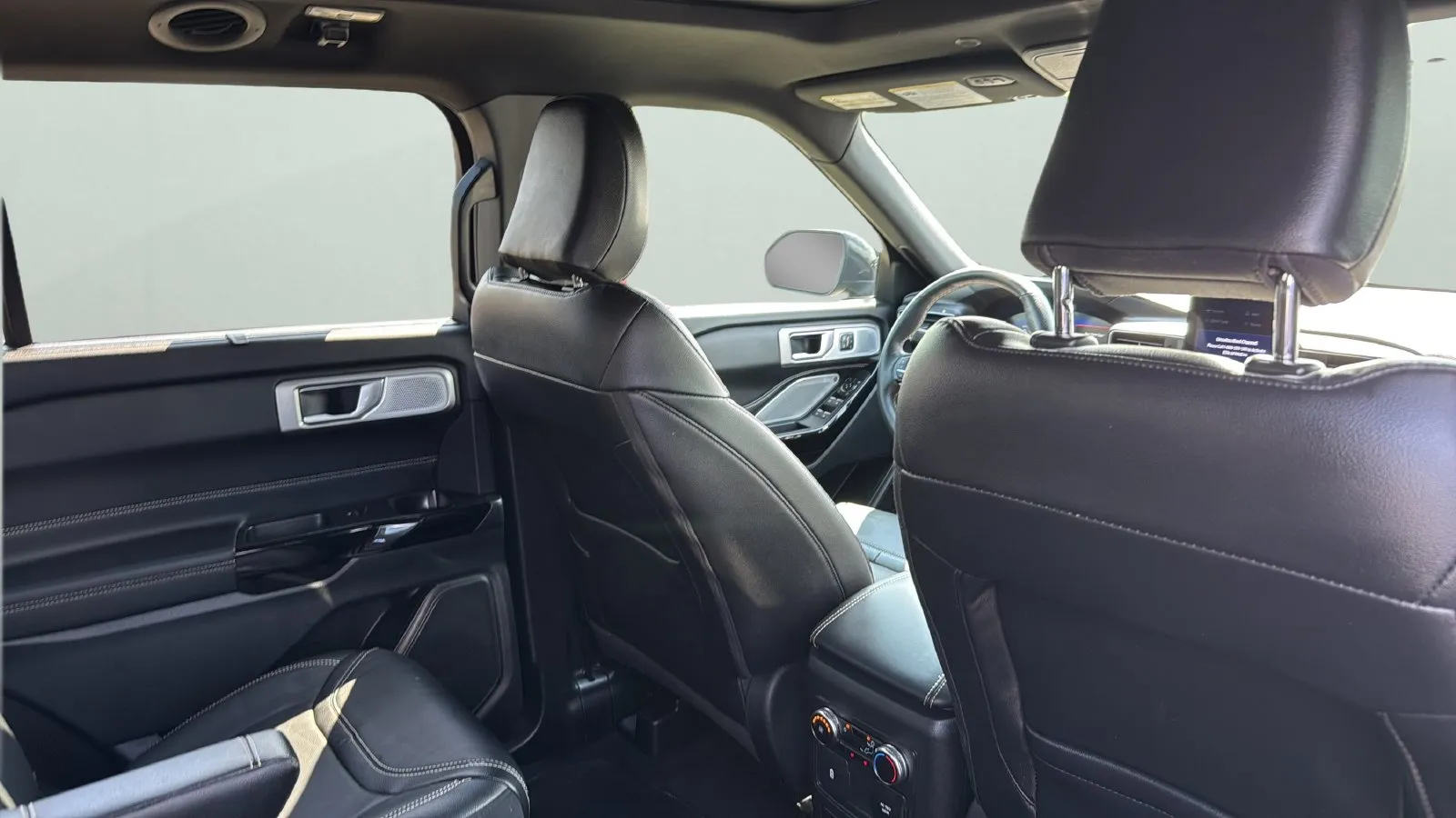Ford Explorer photo 28