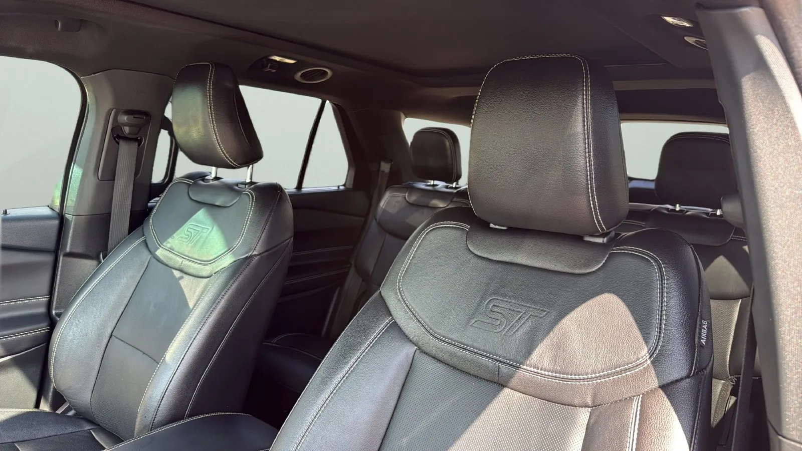 Ford Explorer photo 9