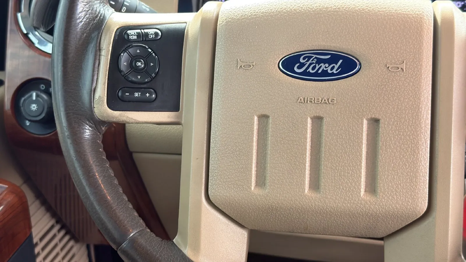 Ford F350SD photo 16