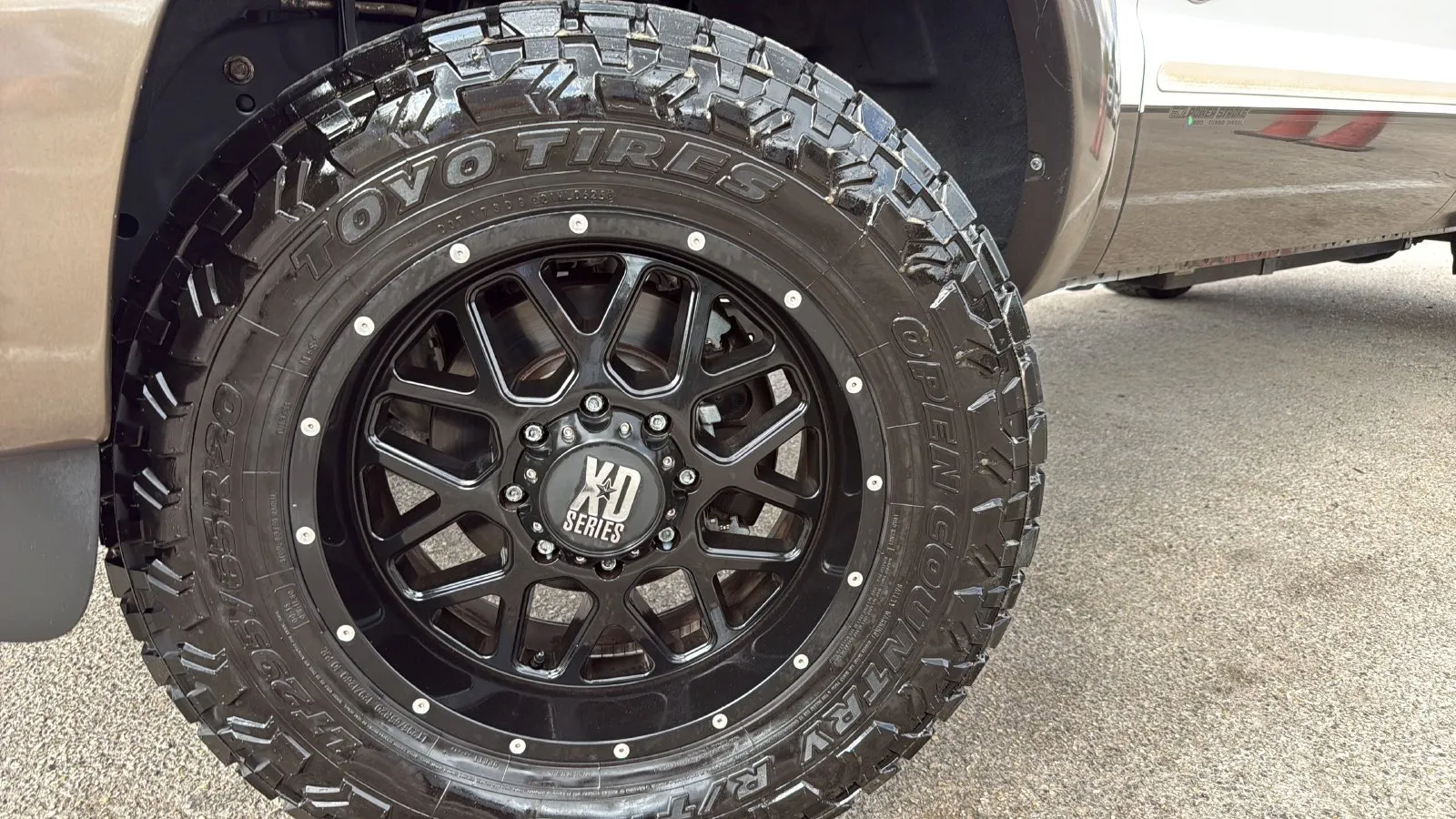 Ford F350SD photo 28