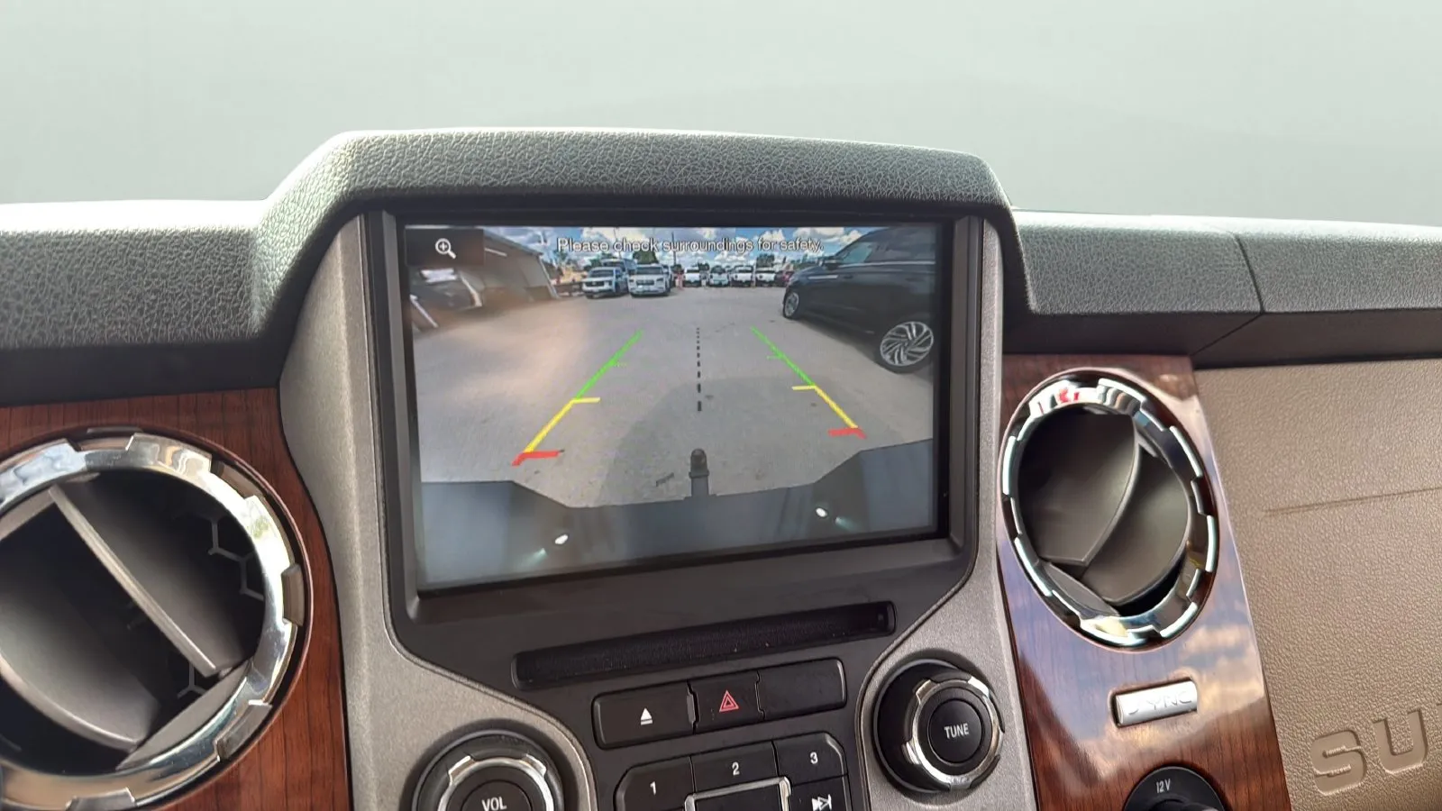 Ford F350SD photo 18