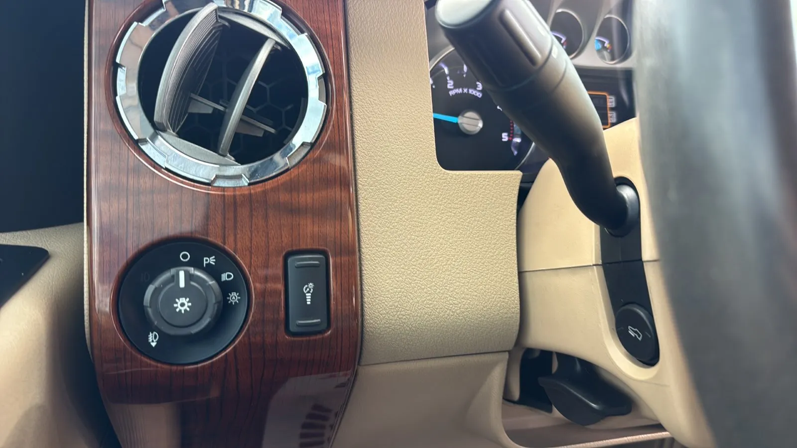 Ford F350SD photo 17