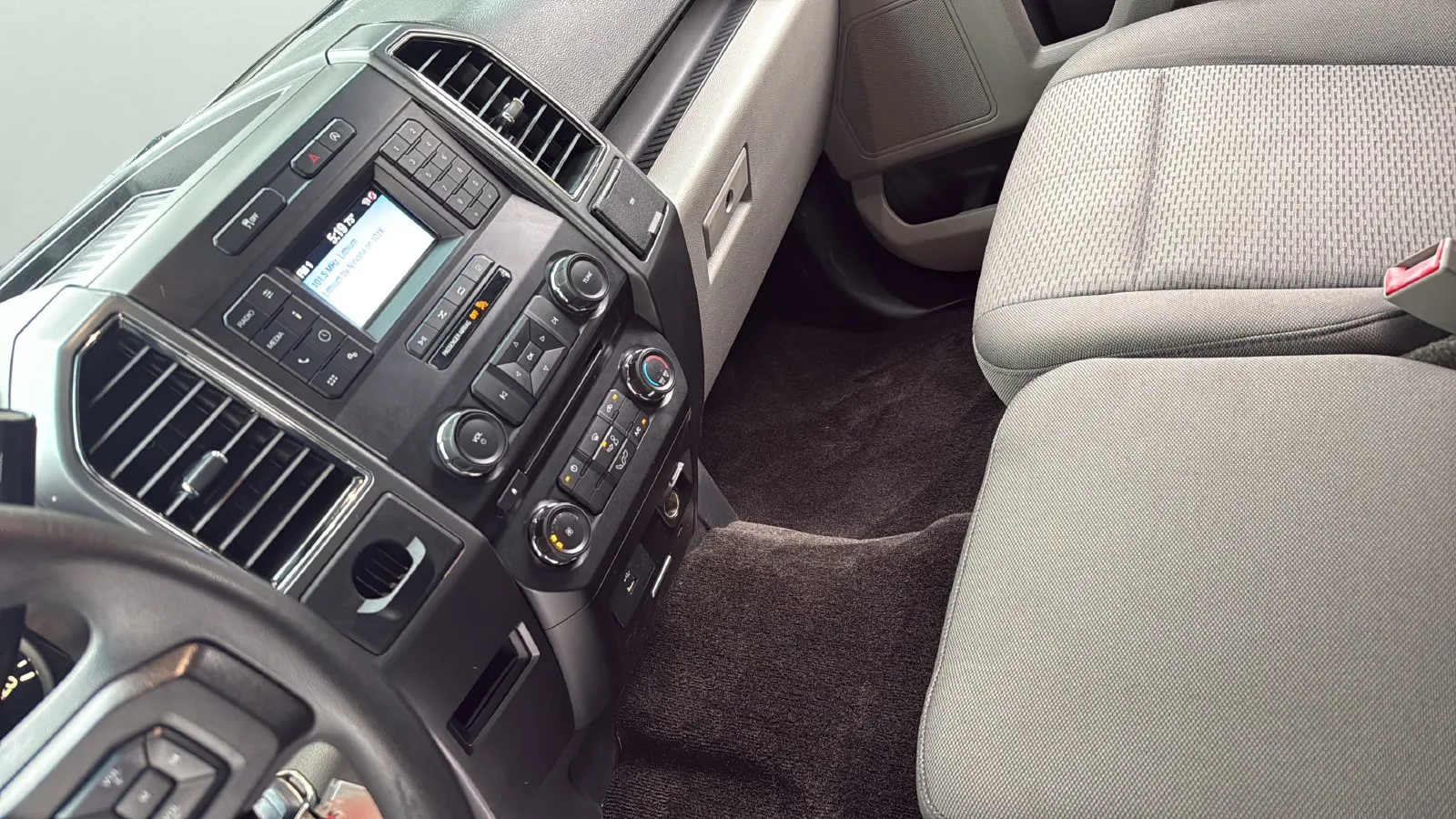 Ford F-150 photo 19