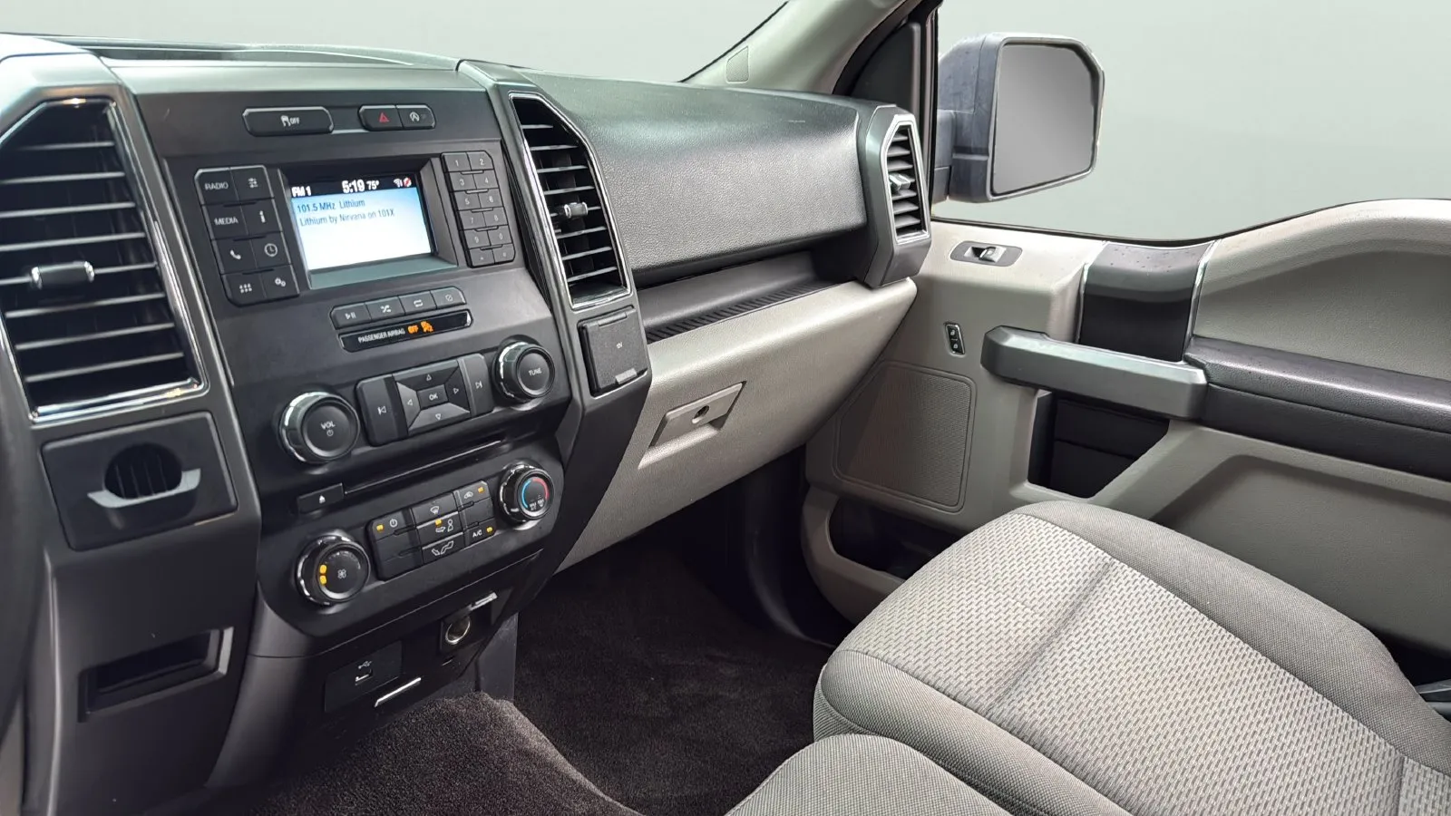 Ford F-150 photo 18