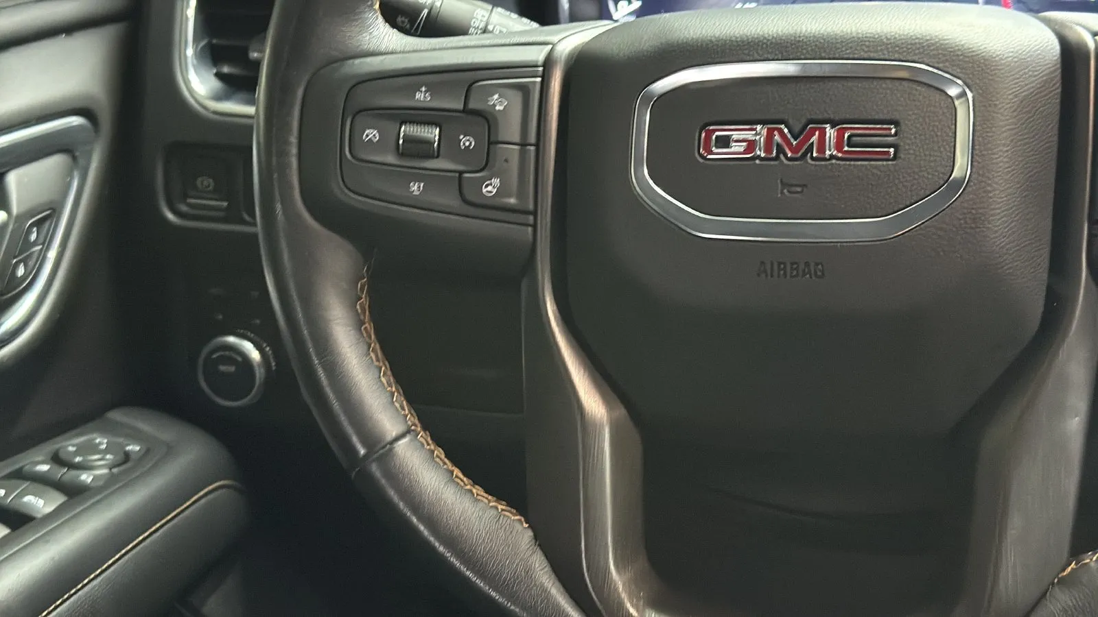GMC Yukon photo 16