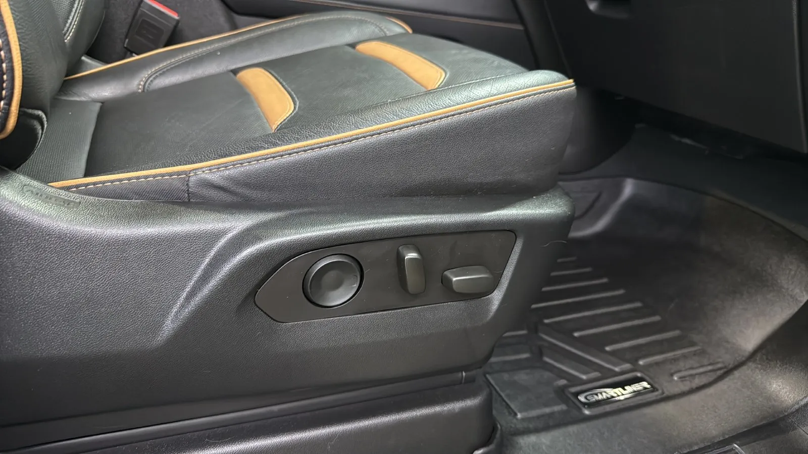 GMC Yukon photo 24