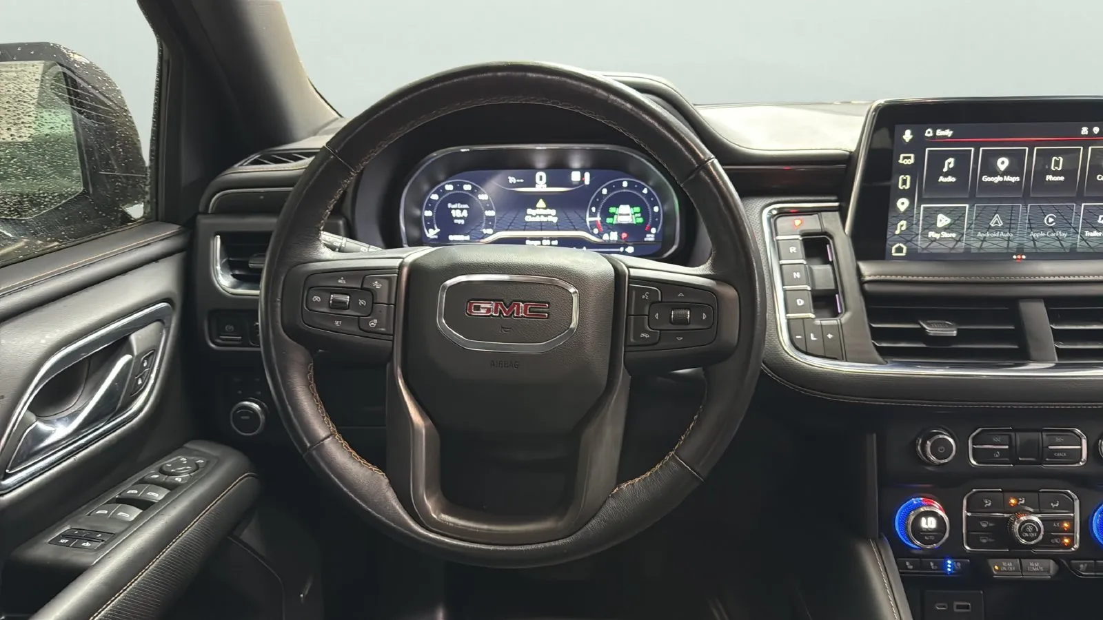 GMC Yukon photo 12