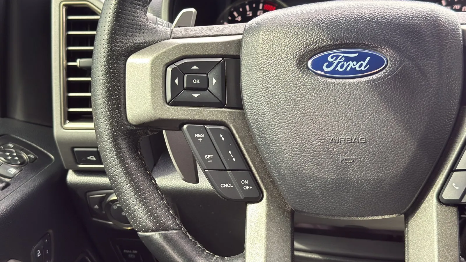 Ford F-150 photo 14
