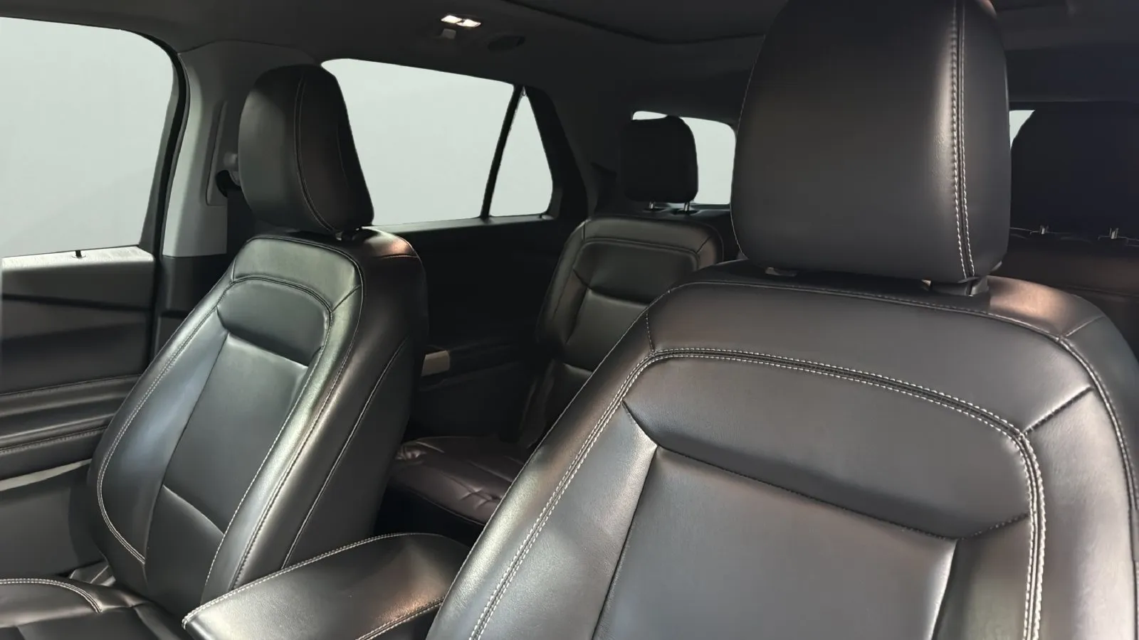 Ford Explorer photo 9