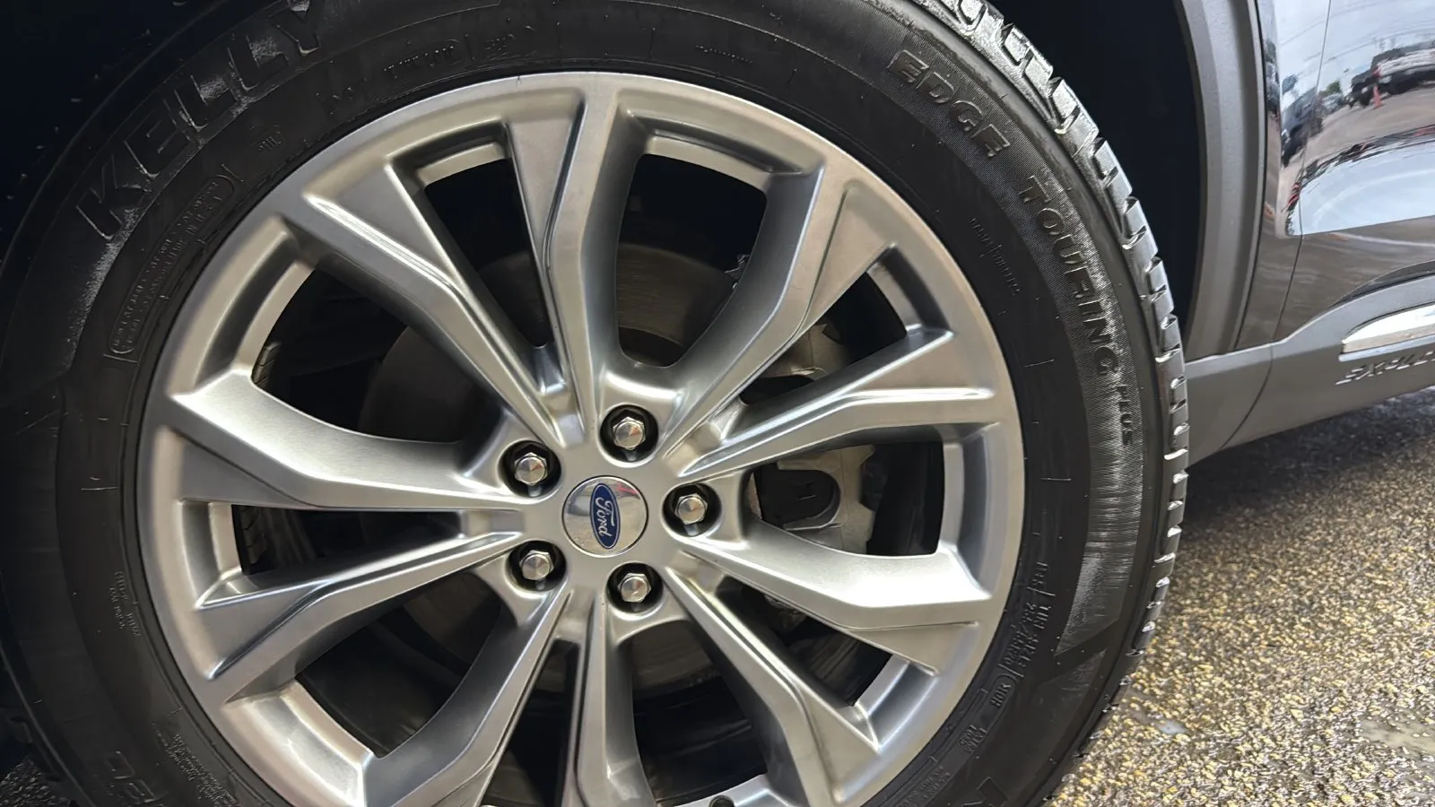 Ford Explorer photo 29