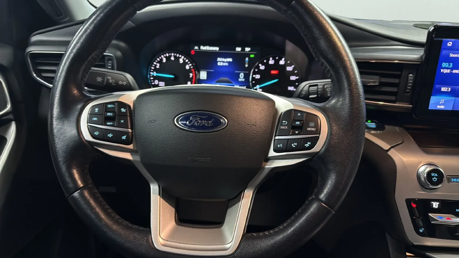 Ford Explorer photo 14