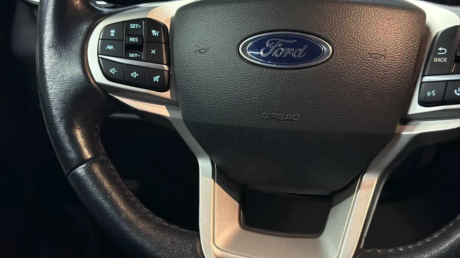 Ford Explorer photo 16